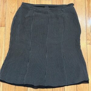 Black and White Knee-Length Pencil Skirt EUC